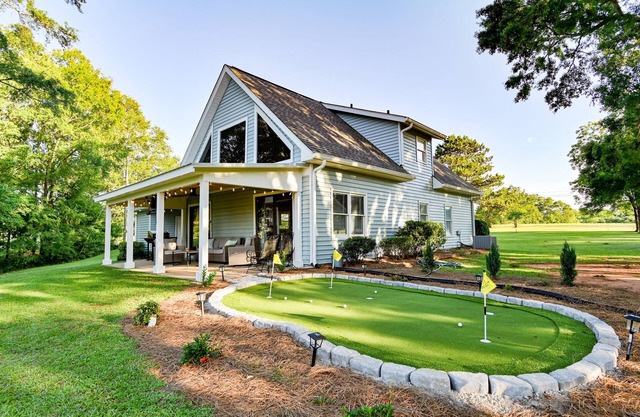 Walk to Dinner! Waterfront, Updated, Prime Location - Back Home Oconee