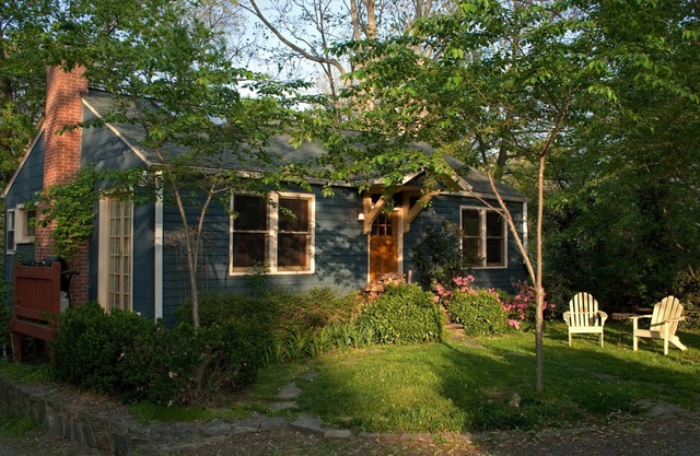 Walk to Downtown Asheville, Montford Historic District, quiet alley, 30 day min.