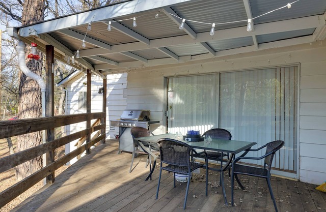 Walk to Downtown: Eclectic Murphys Home w/Decks!