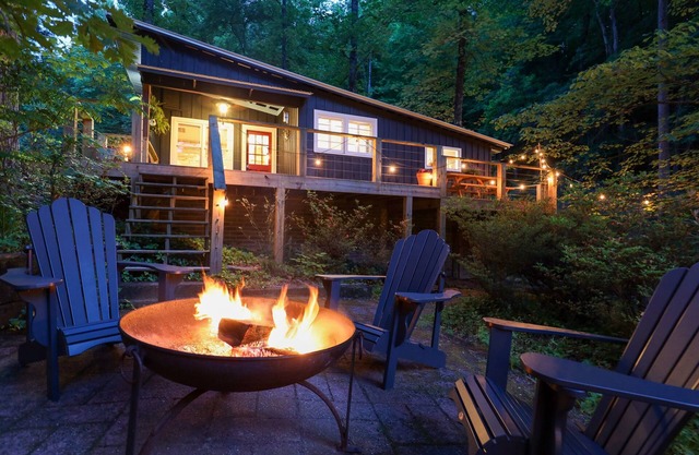Walk-to-Downtown Retreat | Creekside + Hot Tub