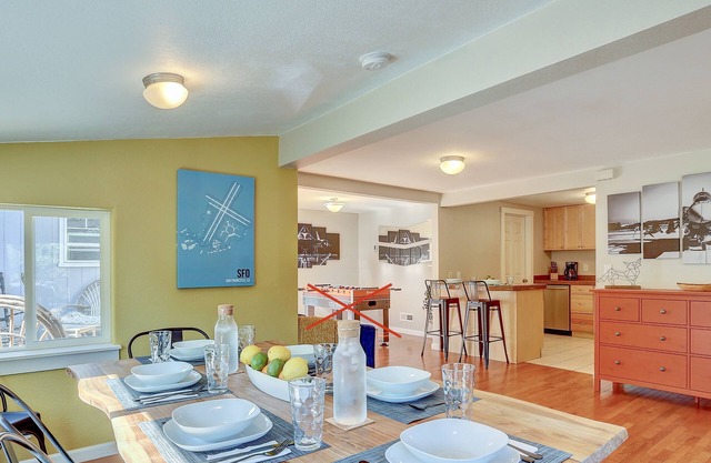 Walk To Downtown & The Last Blockbuster from recently renovated home. 3 Bed/2ba
