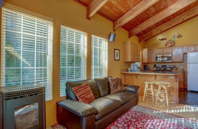 Walk to Downtown White Salmon, Sweet Retreat
