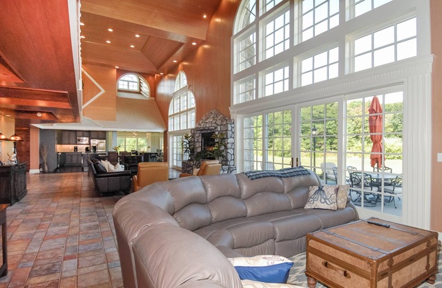 Walk to Drakes Island Beach, Large Kitchen & Yard, Theater & Gym! Very Private