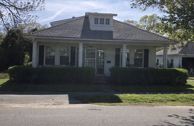 Walk to Falmouth Heights Beach from this Charming Cape Cod Bungalow. Sleeps 12.