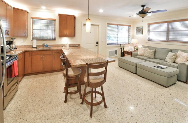 Walk to GAY Wilton Drive, Pool, Queen Bed, Kitchen, Living Room, Patio, WiFi, #1