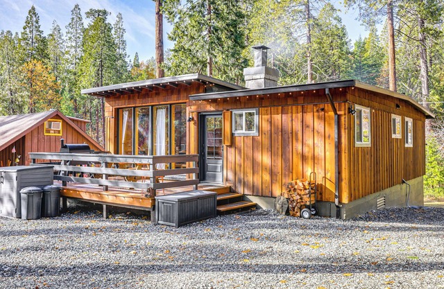 Walk to Golf, Lake: Twain Harte Cabin w/Fireplace