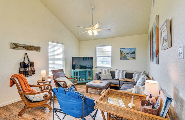 Walk to Gulf: Surfside Beach Home w/Deck