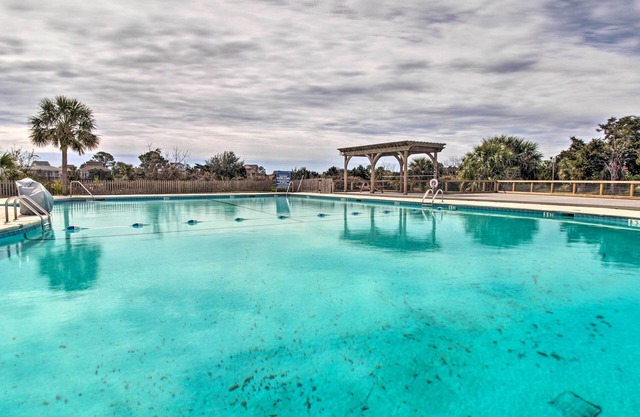 Walk to Harbor Island Beach: Cozy St Helena Villa!