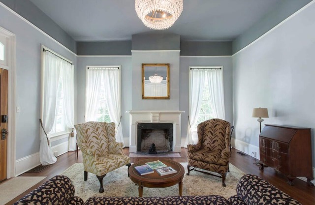 Walk to Haywood Rd/River Arts - Elegantly Restored 1870 Home, Bennett Suite