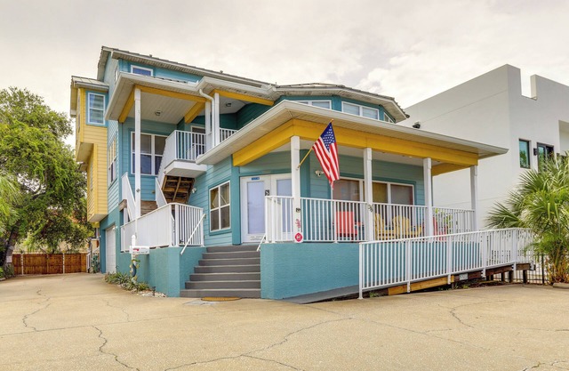 Walk to Indian Rocks Beach - Vibrant Condo