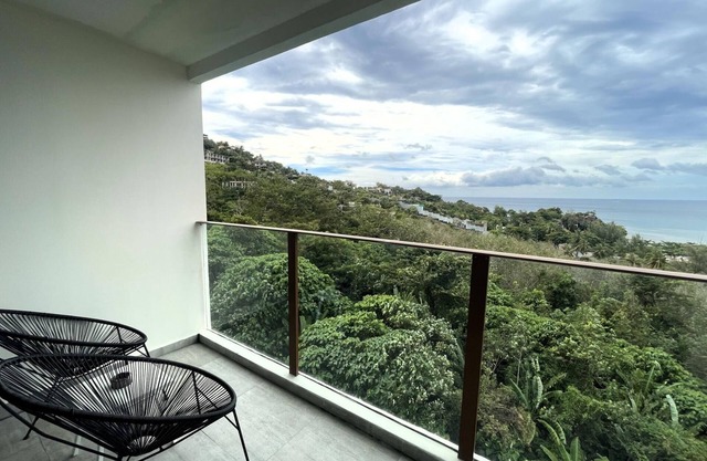 Walk to Kamala beach, Oceana sea view studio