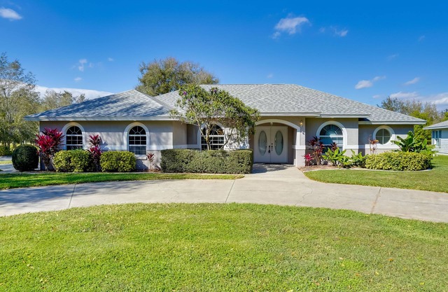 Walk to Lake: Home w/Screened Porch in Sebring!