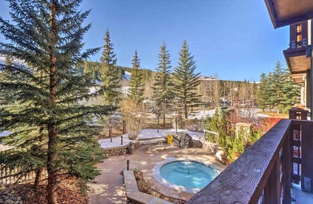 Walk to Lifts: Condo w/Copper Mtn Views in Frisco