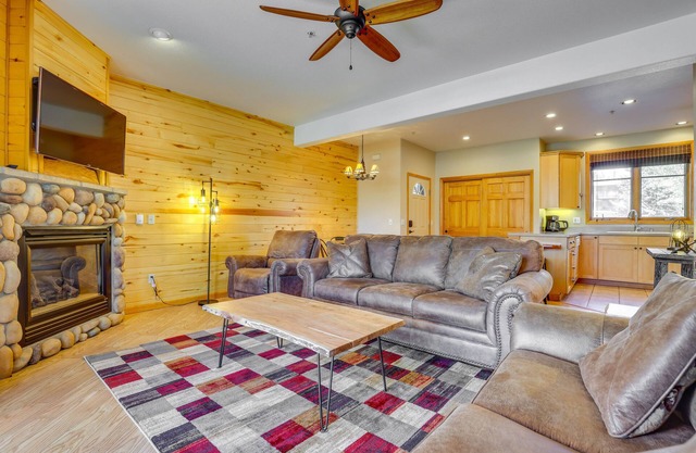 Walk to Main Street: Grand Lake Condo w/Gas Grill