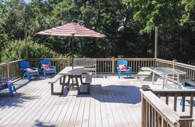 WALK to Mayflower Clean home. Perfect family vacation. Mid September available