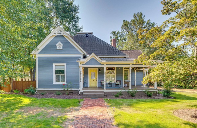 Walk to McDonough Square: Family Home w/Fire Pit