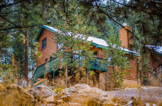 Walk to National Park! Mountain Cabin w/Fireplace