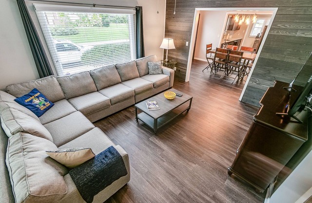 Walk to ND and Eddy Street, ProCleaned * Comfy * Updated
