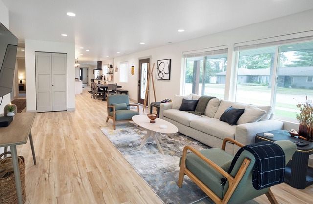 Walk to Notre Dame; Sleeps 10 Completely restored house