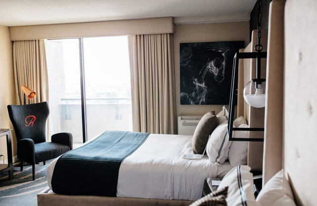 Walk to Prime Attractions: Vibrant Hotel w/Rebel Flair! Experience Boston Delight