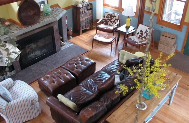 Walk to Private Beach, Great screened porch, Chefs kitchen, Open beam design