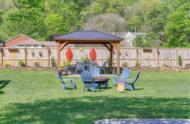 Walk to River & Trails: Cozy Damascus Cottage!