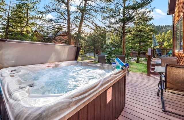 Walk to RMNP, hot tub, mountain views and river access.