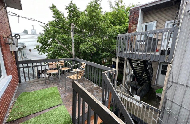 Walk To Rue St-Jean: Fast Wi-Fi + workspace + AC