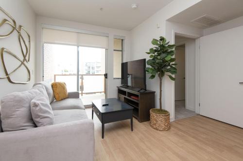 Walk to Santa Monica Beach Pier Boardwalk Venice