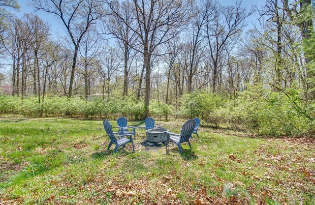 Walk to Shenandoah River: Homey Luray Cabin