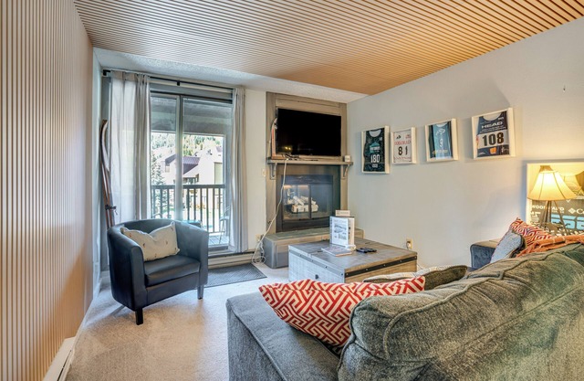Walk to Ski Lift + Hot Tub: Copper Mountain Condo