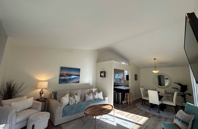 Walk to the Beach! Fully Furnished Coastal Cottage
