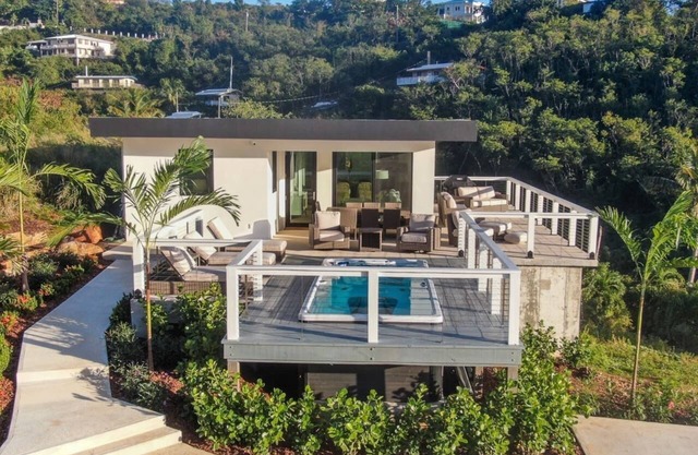 Walk to the Beach - POOL - Pickleball Court!