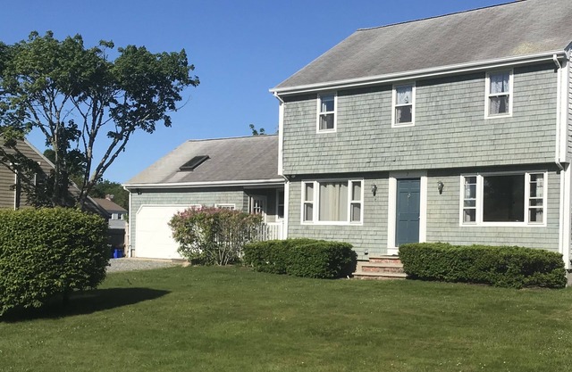 Walk to the beach! 6 Bedroom w/TV Room, Game Room w/Pool Table, Private yard