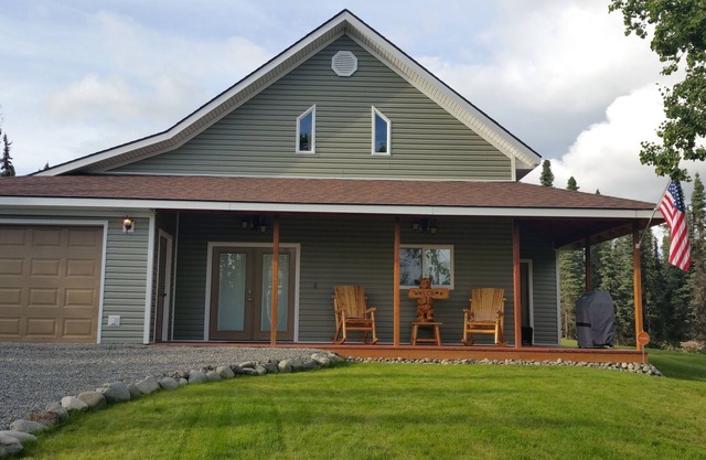 Walk to The RIVER! Brand New 3 Bed/2 Bath. W/FIRE PIT!