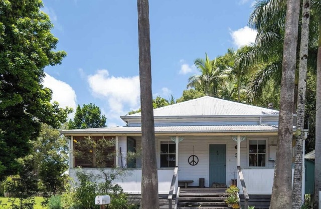 Walk to Town Pet-Friendly Stay l Nova Escapes