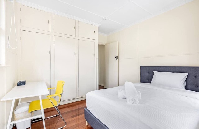 Walk to UQ, Shops & Transit – Great Value Studio
