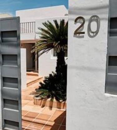 Walk To Ushuaïa, Hi & The Beach! - 6BR Villa - Charming Patio & Private Pool