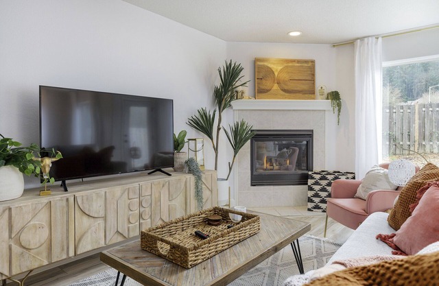 Walkable 4BDR Charmer - Close to Wine Country and Downtown!
