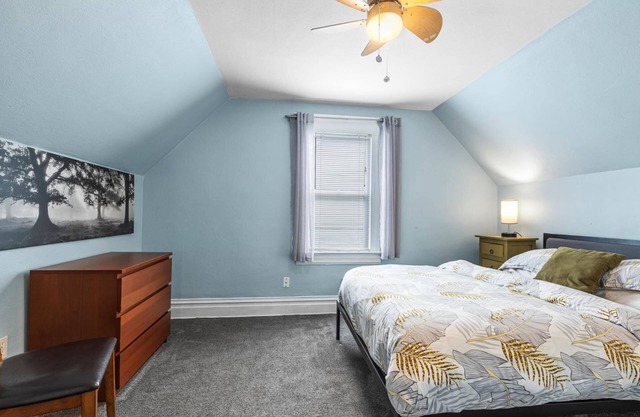 Walkable Dog Friendly Location w/Bikes! Walk 2 Blocks to Hyde Park & 4 Blocks to Camel's Back Park