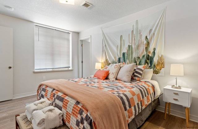 Walkable, Heart of Vancouver Apartment, Close to PDX