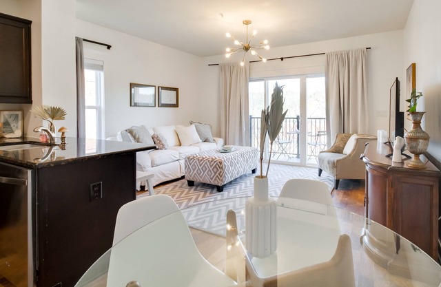 Walkable Lynchburg Condo w/Private Balcony