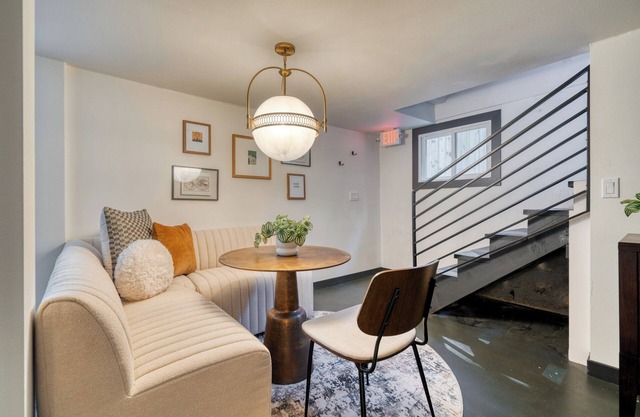 Walkable NW 23rd Retreat – Style & Comfort