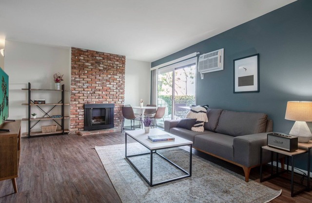 Walkable Westwood 1BR w/Rooftop, near cafes & UCLA, by Blueground