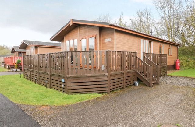 WALKERS REST, pet friendly, with a garden in Carnforth