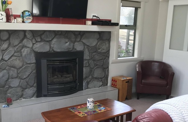 Walking distance to the beach, sunny, 7 year old stand alone 2 bedroom house..