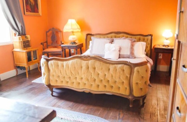 Walking distance to French Quarter and Frenchmen Street with Pool!
