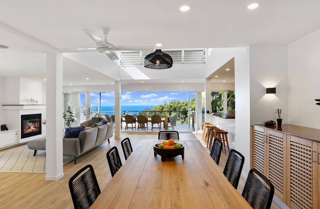 Walking on Sunshine - Walking Distance to Beach & Shops