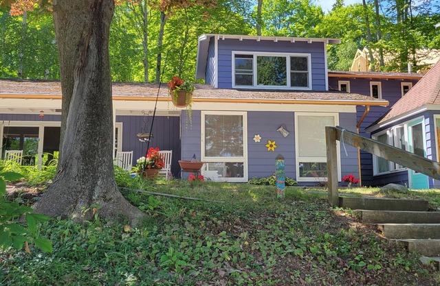 Walloon lk 2 bedroom + house in premium location, new dock and sun rises & sets