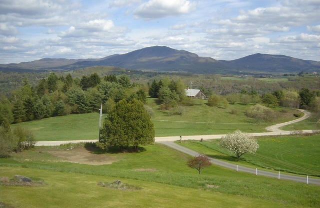 Walls of Glass-Amazing Views, Kingdom Trails-3mi-Burke Mountain-5 mi.-Sleeps 18